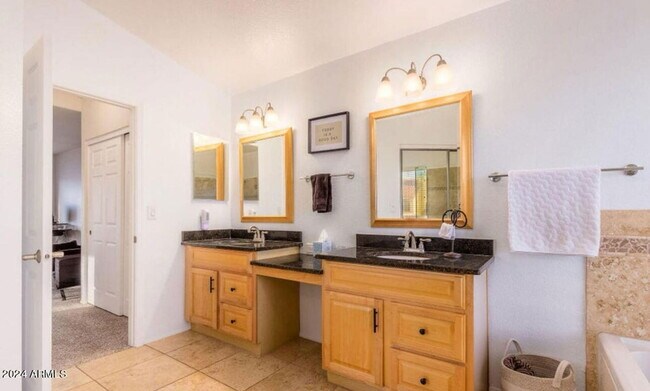 Building Photo - 8813 E Charter Oak Dr