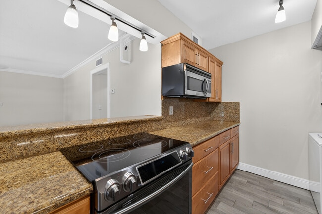 Building Photo - 801 Andrews Ave