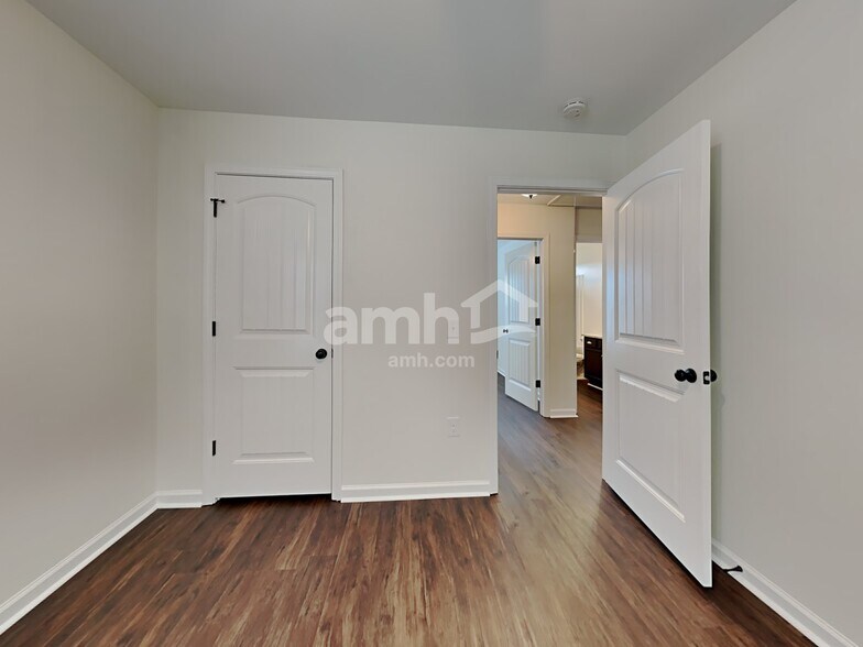 Building Photo - 455 Sunbury Dr