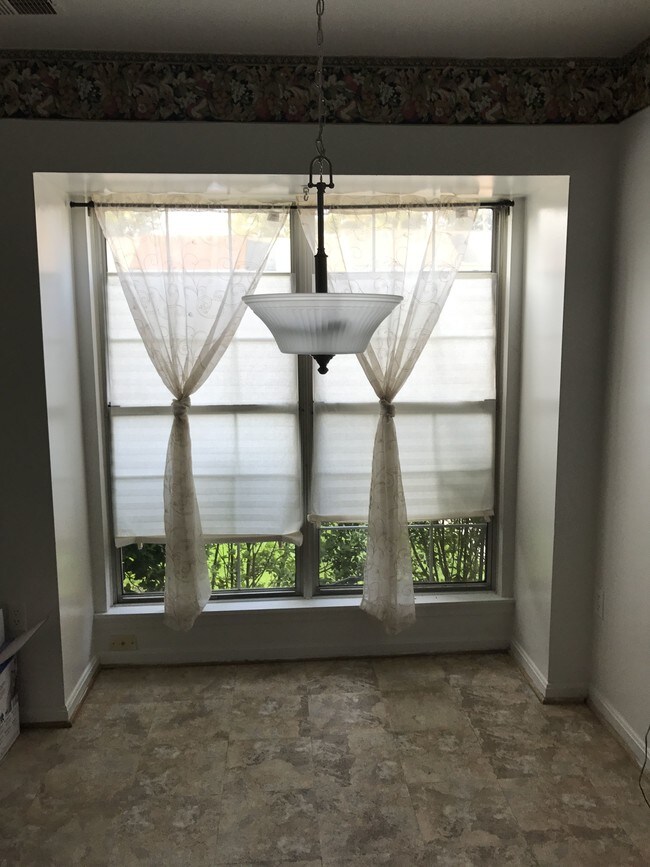 Building Photo - 529 Short Curve Rd