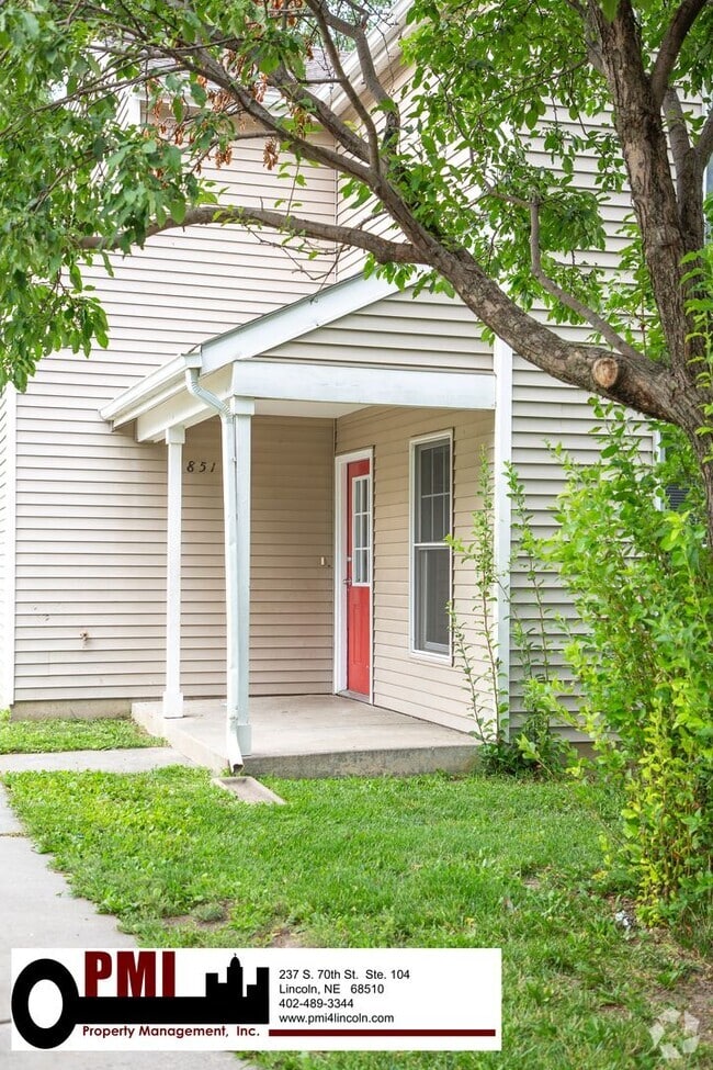 Building Photo - 3 Bedroom and 1.5 bathroom Duplex for Rent