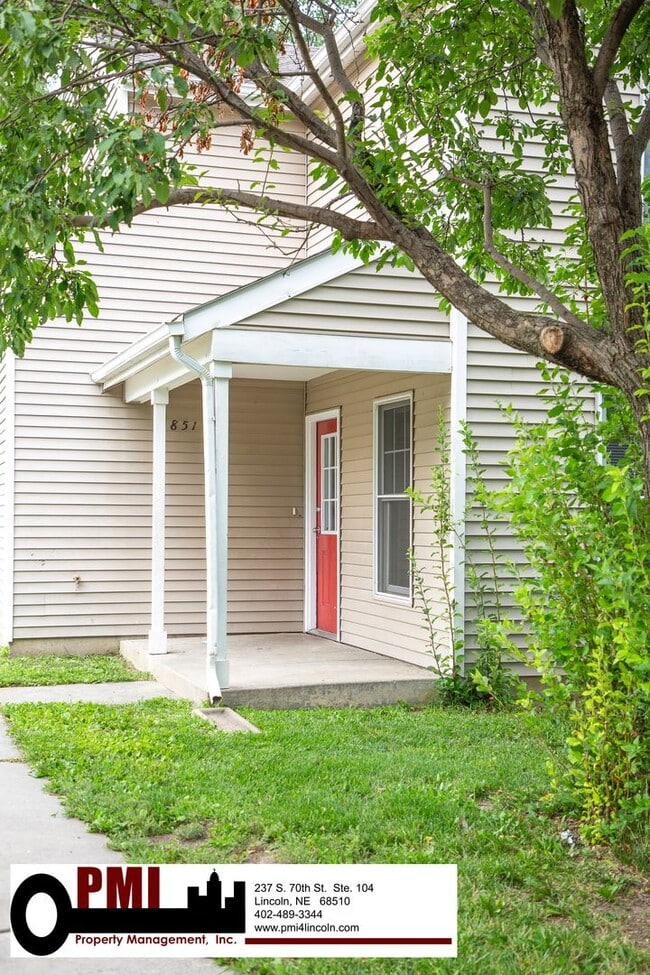 Primary Photo - 3 Bedroom and 1.5 bathroom Duplex for Rent