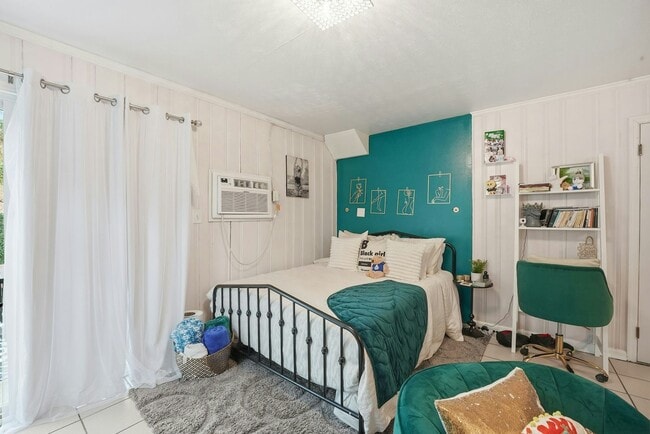 Building Photo - 1159 Arlington Pkwy NE