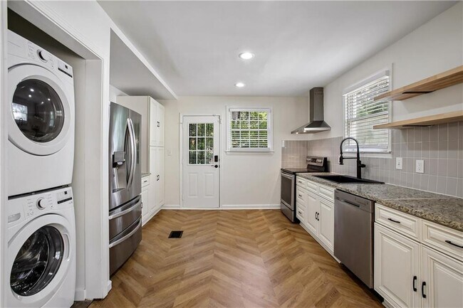 Building Photo - 1649 Beecher St SW
