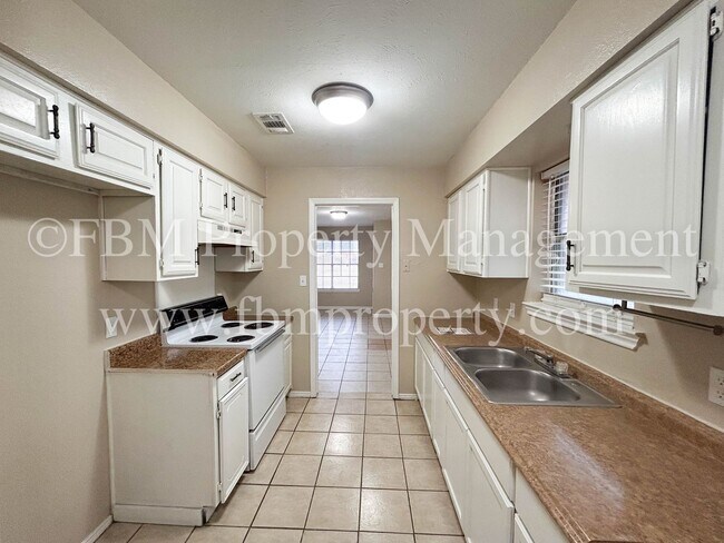 Building Photo - 1211 Old Bardwell Rd