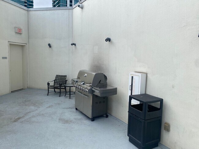 Building Photo - Epic REA: Fabulous 2 BR/2 BA South Beach C...