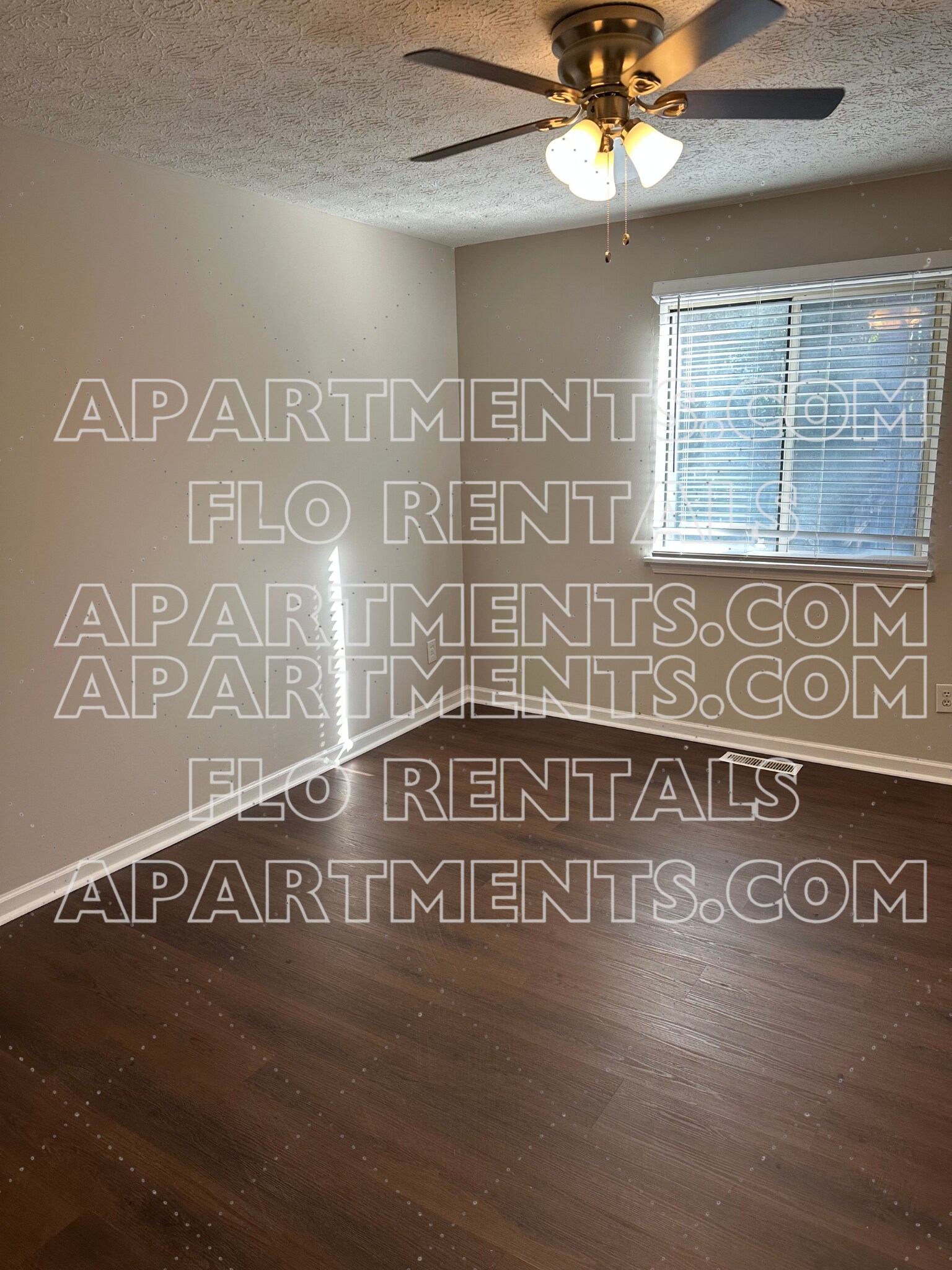 Building Photo - 6849 S Lakewood Ter