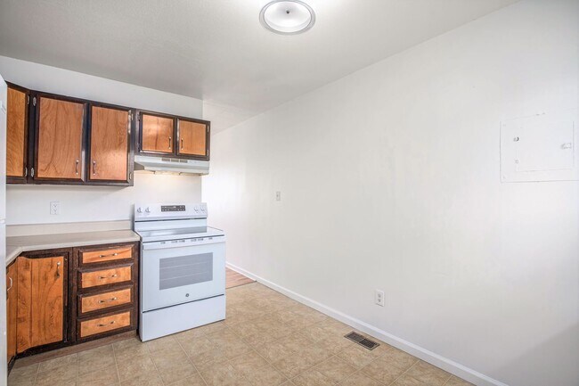 Building Photo - Beautiful 2BR/1BA Duplex in Independence!