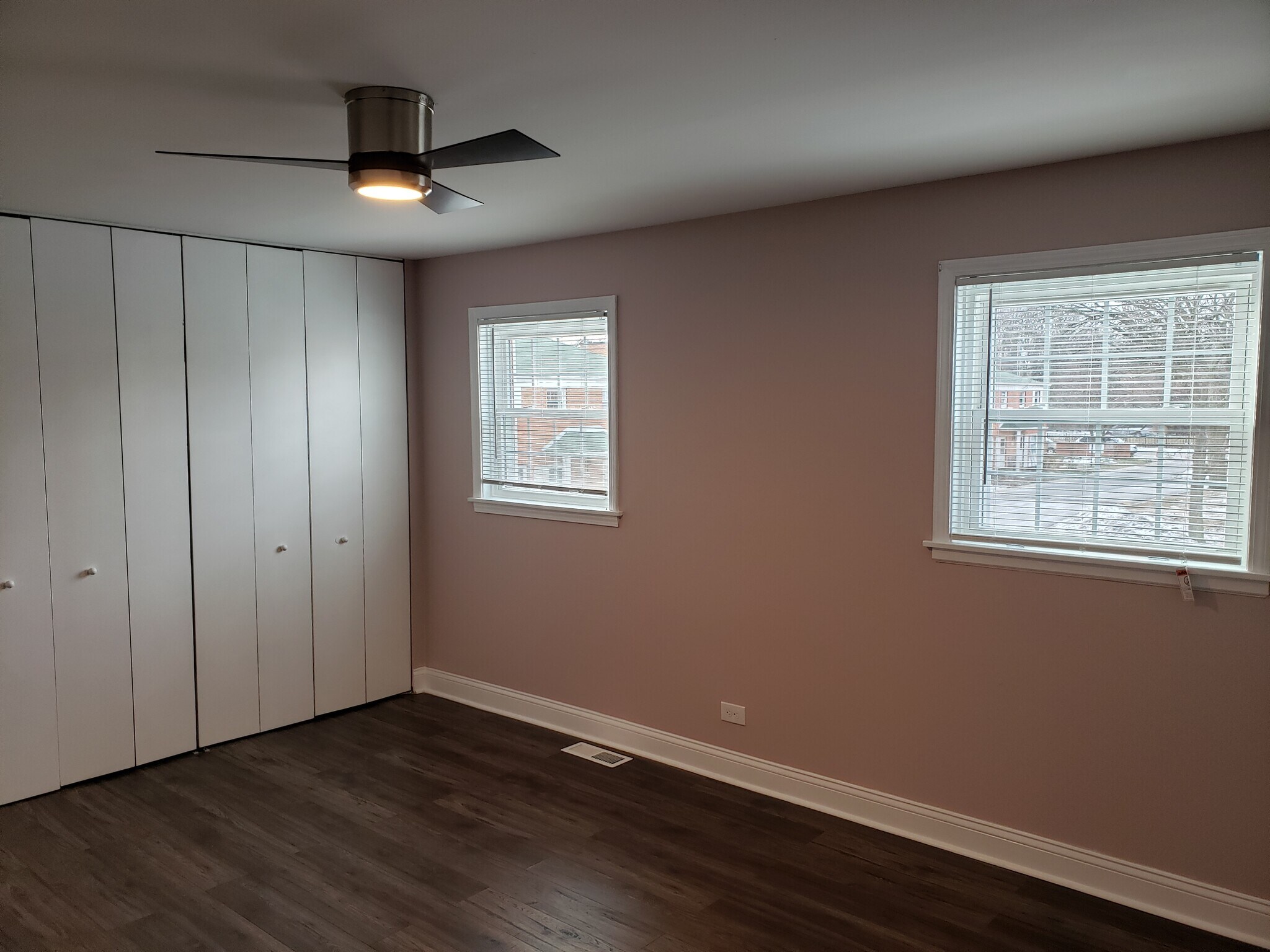 Building Photo - 2142 Rugen Rd