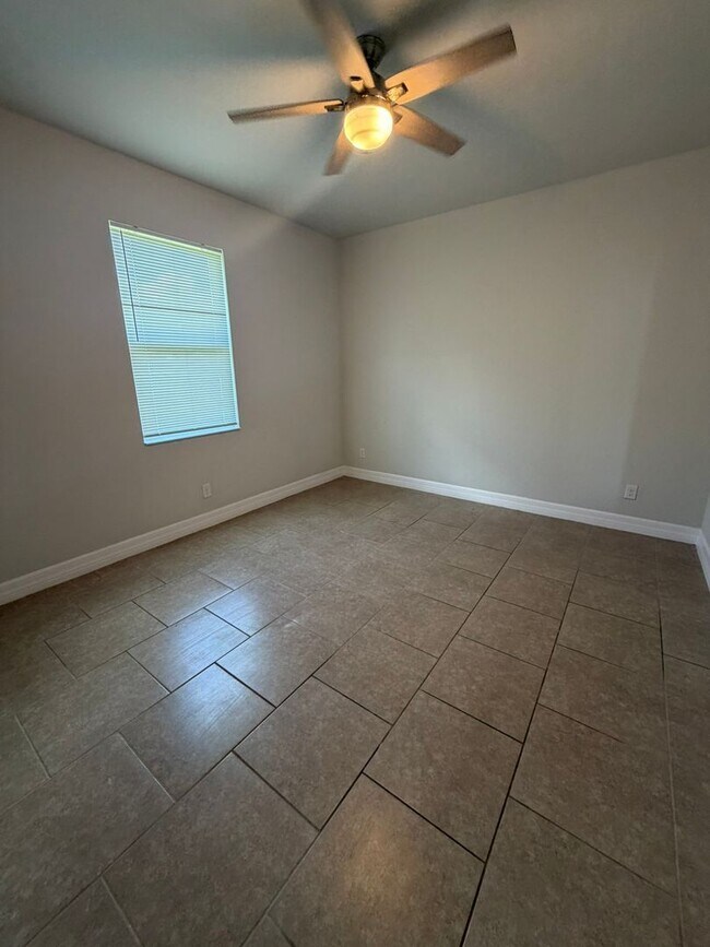 Building Photo - 1031 San Cristobal Ave