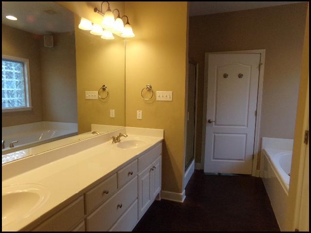 Building Photo - 2025 Glenn Arbor Ct