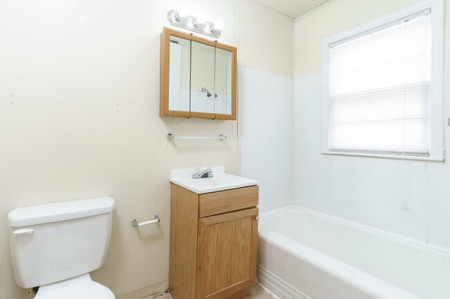 Building Photo - 918 S Hiram St