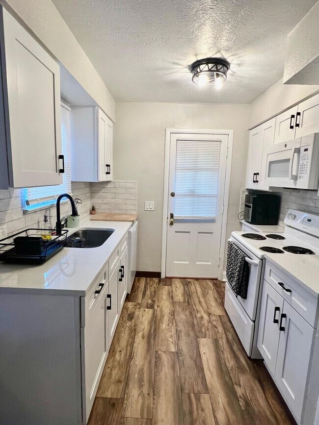 Building Photo - Charming 3-Bedroom Home in Cleveland Heights