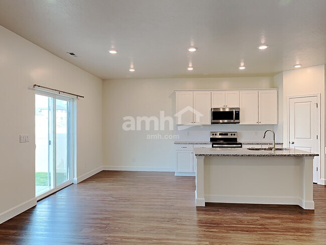 Building Photo - 1184 N Wagon Way