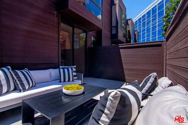 Building Photo - 1033 Carol Dr