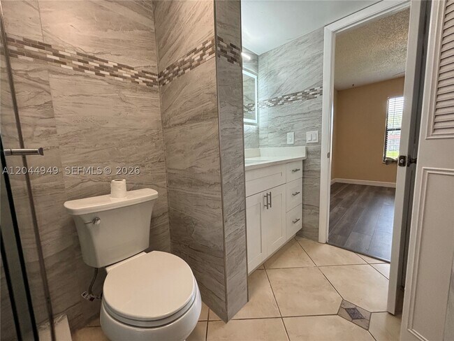 Building Photo - 21909 Lake Forest Cir