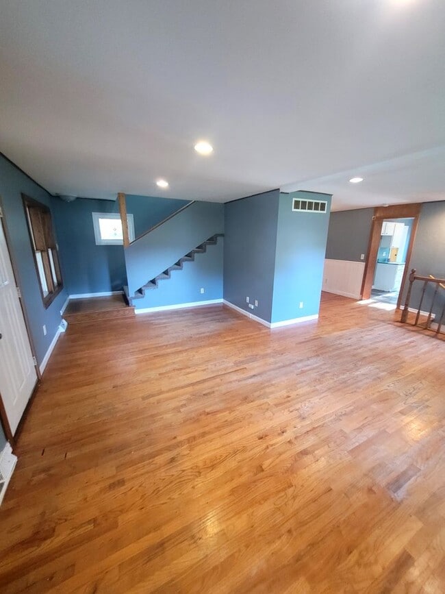 Building Photo - 4 Bedroom home in Roseville