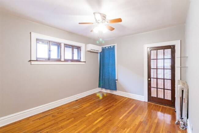 Building Photo - 4989 Tholozan Ave
