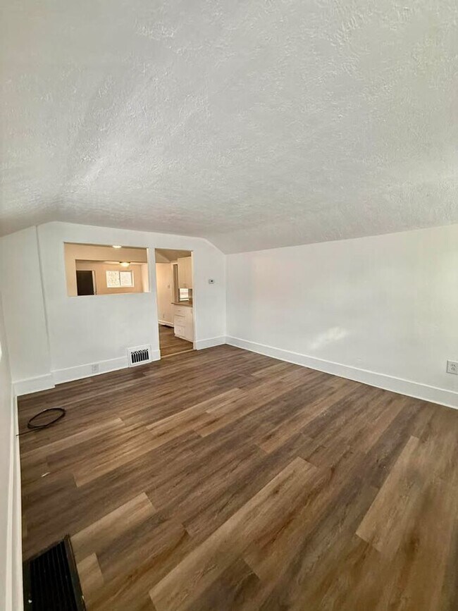 Building Photo - Updated 1 bedroom for rent near Idaho State.