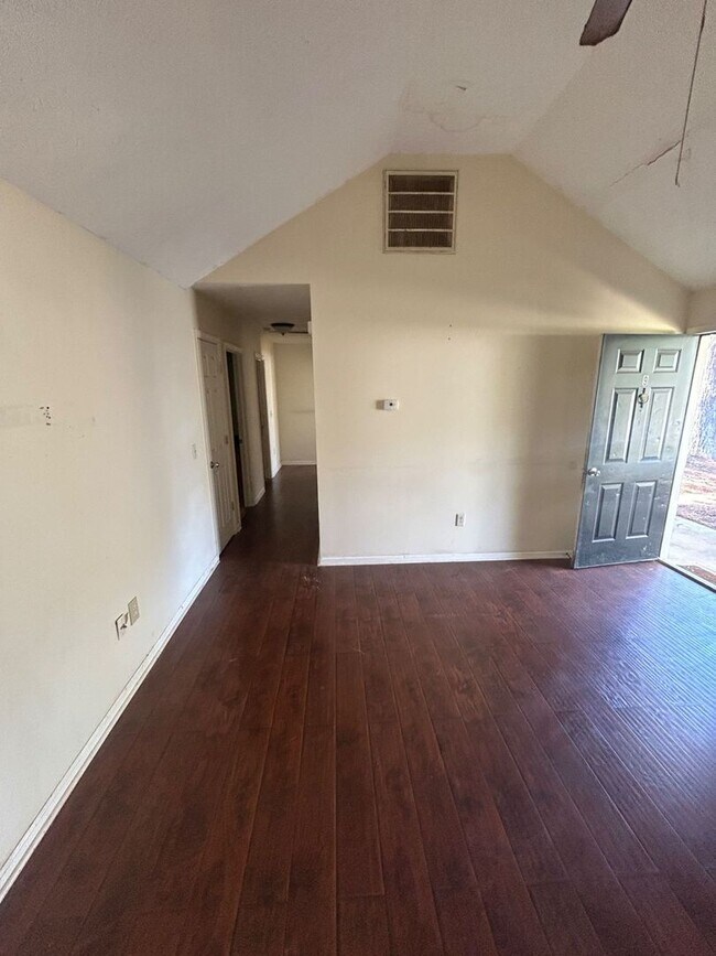 Building Photo - 9 Evan Ct