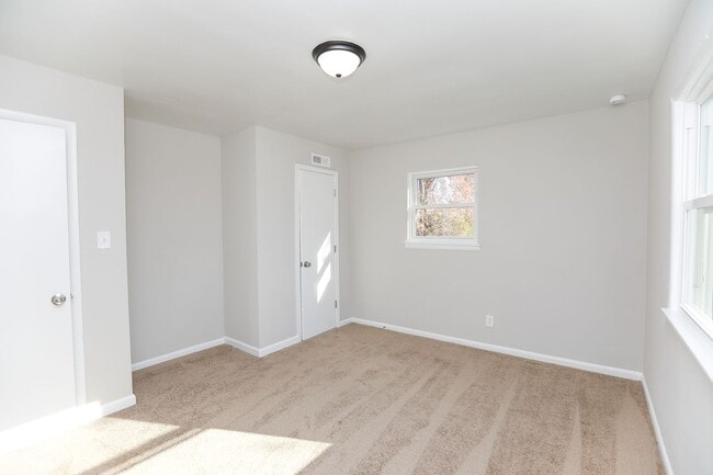 Building Photo - Spacious Home Near Bow Creek & Lynnhaven Mall