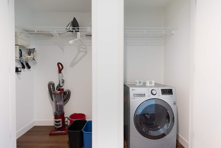 Building Photo - 350 Third Street-SI FL8-ID1050399P