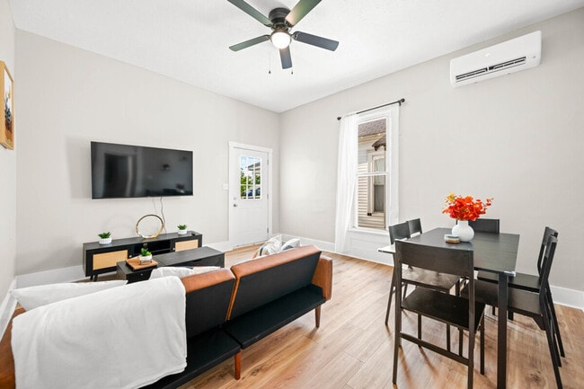 Building Photo - 639 Maple St