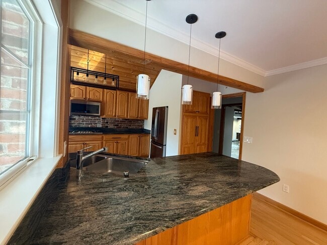 Building Photo - 3 Bed/2Bath Ready to Move In