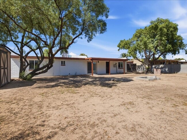 Building Photo - 7530 E Stella Rd