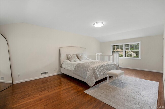 Building Photo - 6 Trails End