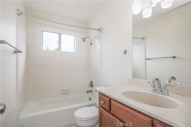 Building Photo - 329 Orizaba Ave