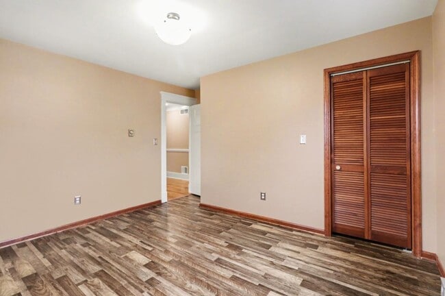 Building Photo - 303 Shed Rd