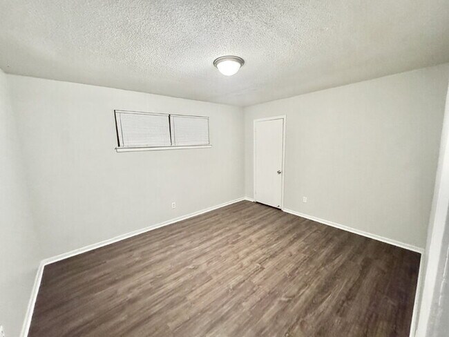 Building Photo - 4079 Forest View Dr