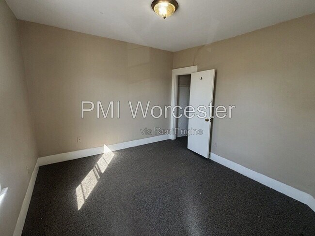 Building Photo - 174 Ingleside Ave