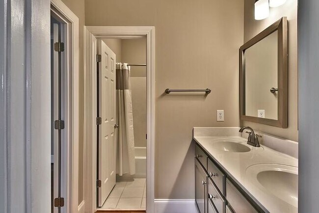 Building Photo - Wildewood in Northeast Columbia--Offering Self Guided Tour with RENTLY!