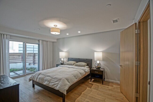 Building Photo - NEWER, LUXURIOUS & MODERN, 2920 SQ FT HOME W/ HIGH END DETAILS, AMAZING DECK/BALCONY SPACE, 2-CAR...