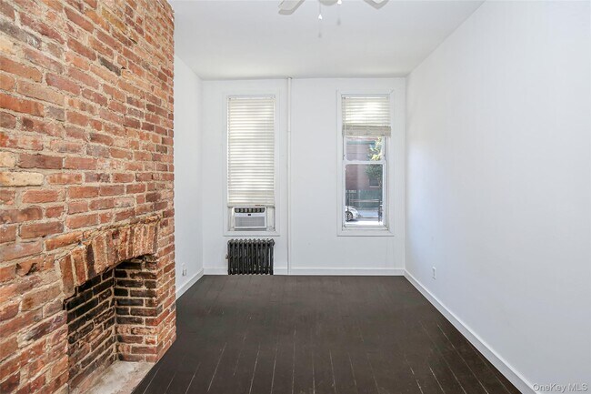 Building Photo - 221 Howard Ave