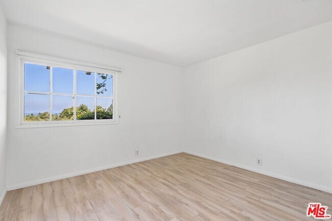 Building Photo - 6363 Sycamore Meadows Dr