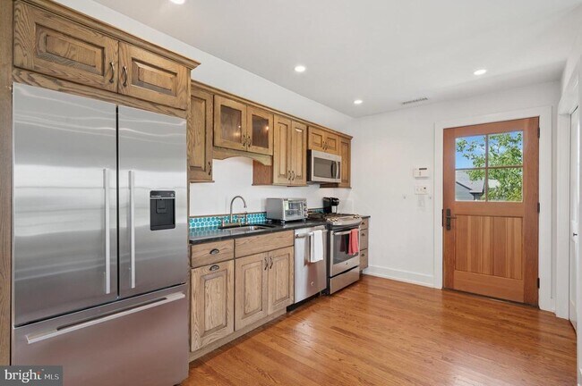Primary Photo - 1125 Ginkgo Ln