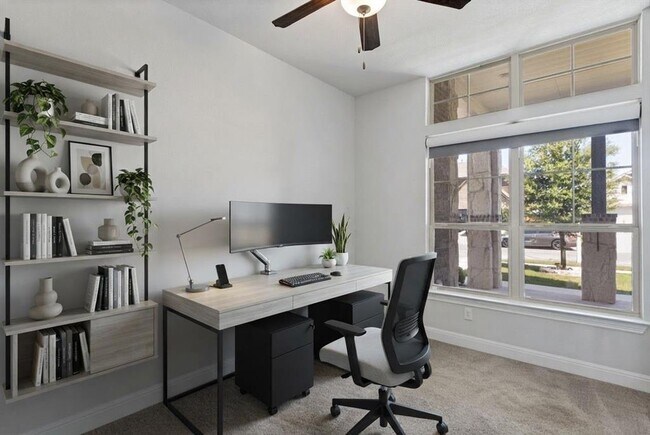 Building Photo - 727 Spinnaker Loop
