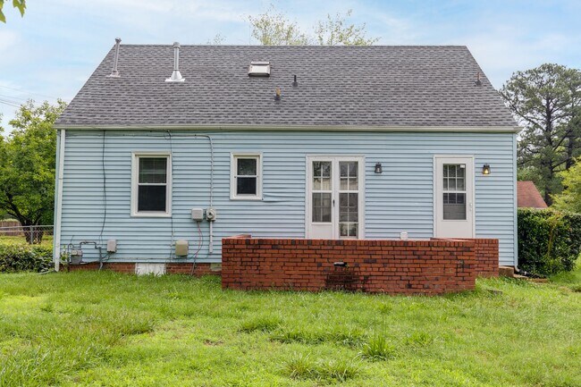 Building Photo - Charming Cape in Richmond