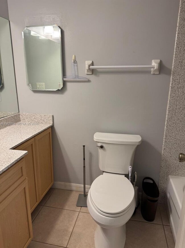 Building Photo - 910 SW Airoso Blvd