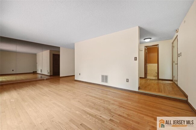 Building Photo - 153 Thoreau Dr