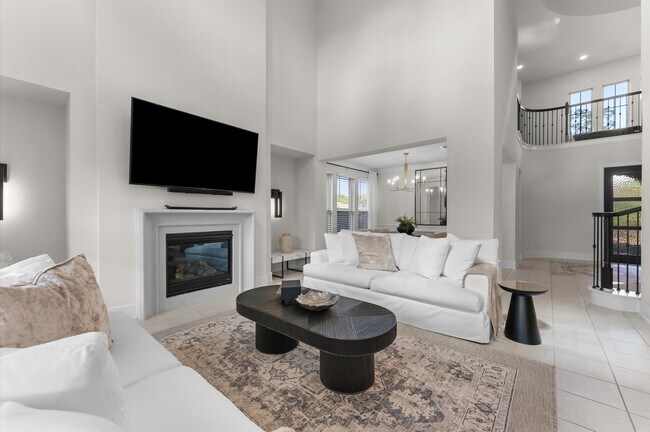 Building Photo - 15026 La Strada Dr