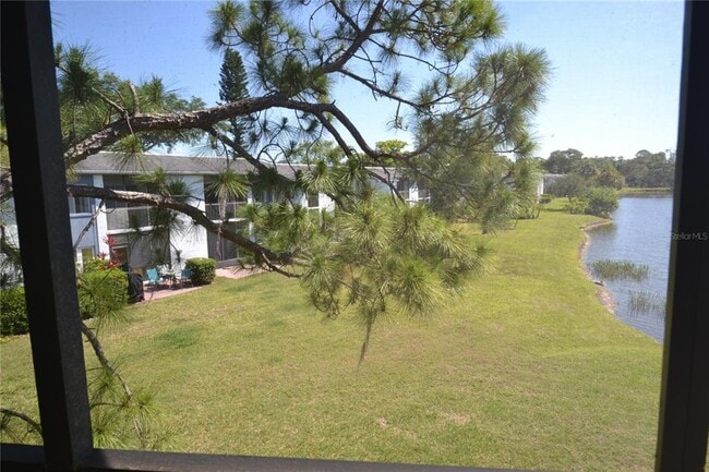 Building Photo - 336 Woodlake Wynde