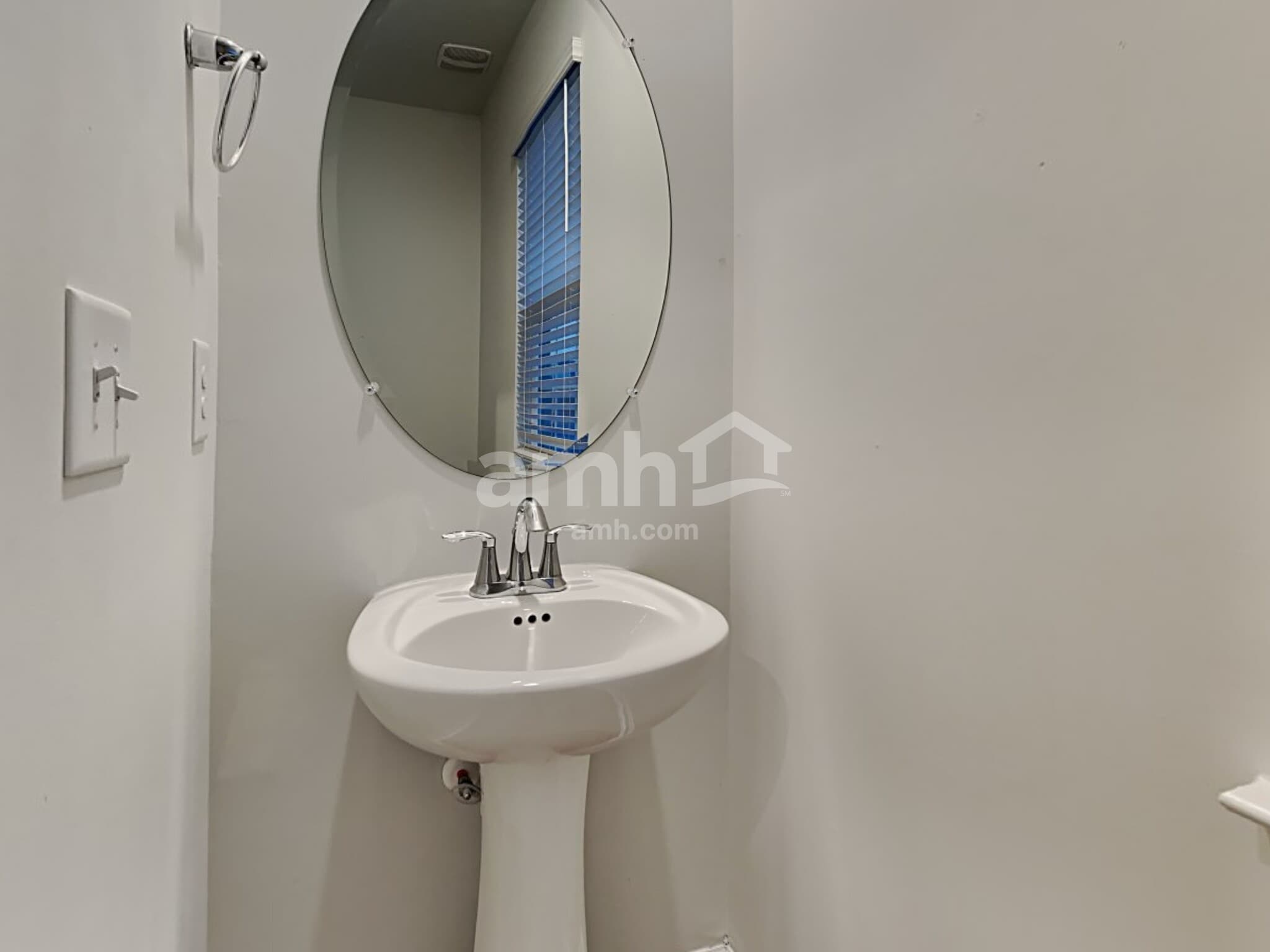 Building Photo - 514 Singing Bush Ave