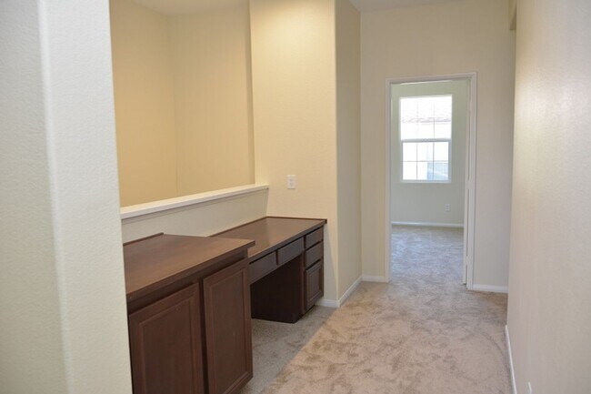 Building Photo - Spacious 3 BD, 3 BA Townhome in Airoso of Carmel Valley!