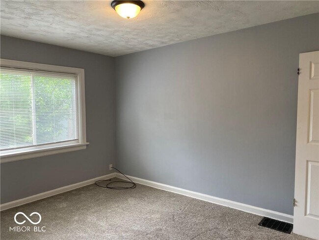 Building Photo - 607 N Sherman Dr