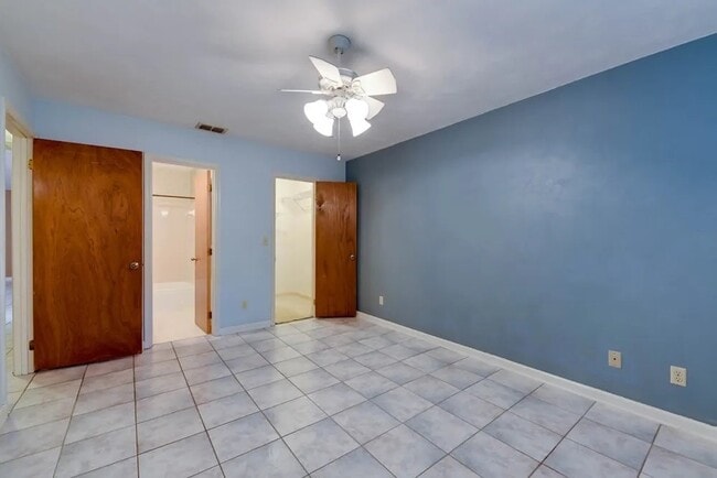 Building Photo - 2303 La Rue Ct