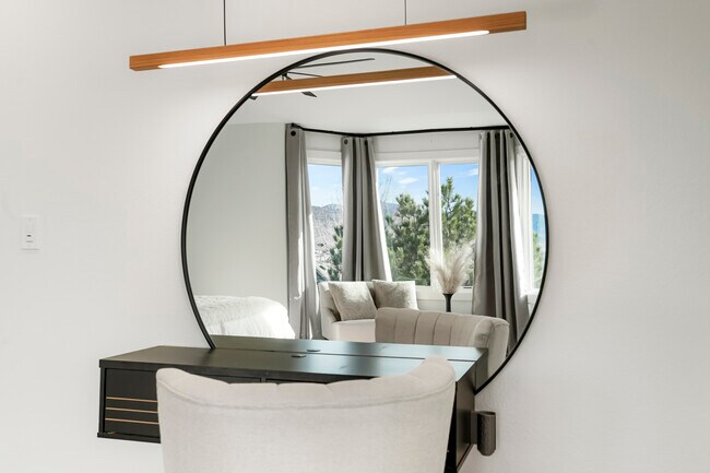 Building Photo - Robb Way